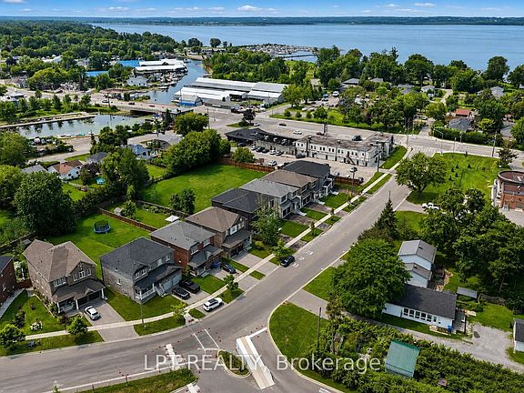 3rd image of 7 Richmond Park Dr