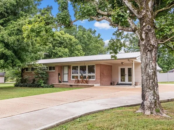 43 Brook St, Mc Ewen, TN 37101