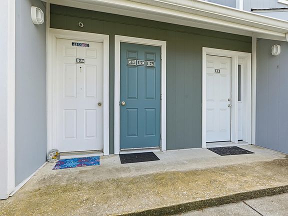 3rd image of 1881 Colony Dr. #8-L