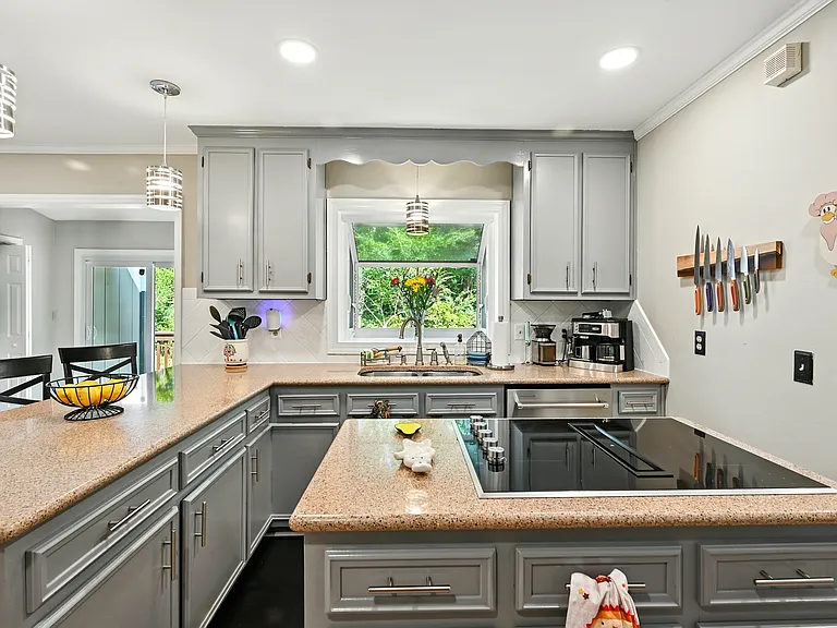 4002 Westfield Dr — Photo 9