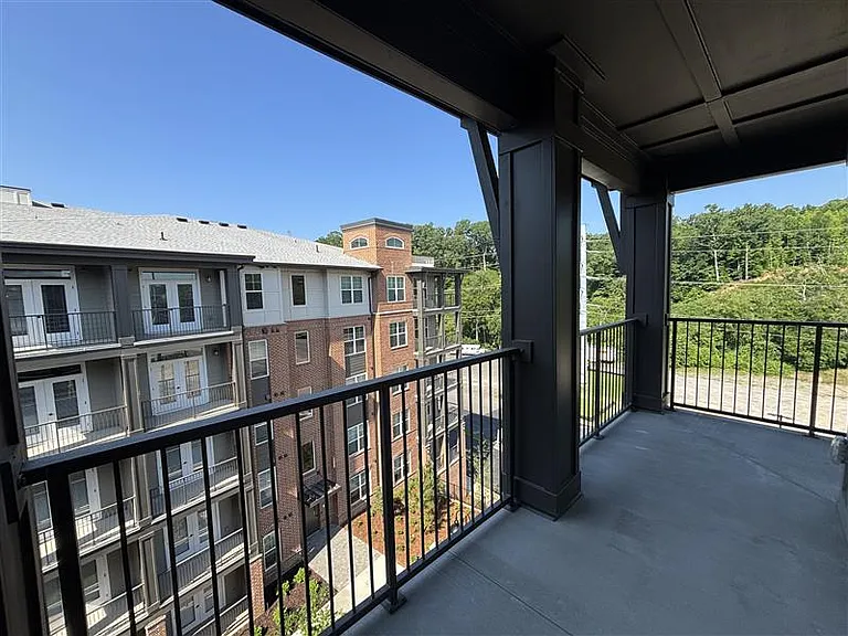 District on the Etowah Apartments — Photo 969