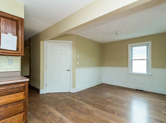 5th image of 204 W End Ave