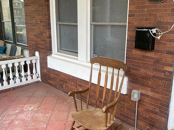 3rd image of 167 W Abbottsford Ave