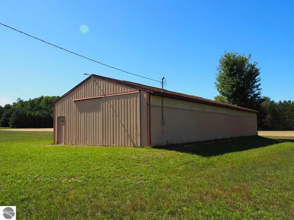 4106 Waug Rd, Benzonia, MI 49616