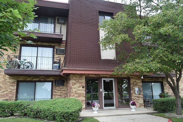 1st image of 10820 Kilpatrick Ave APT 1SE