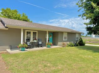 614 E 10th St, Chanute, KS 66720