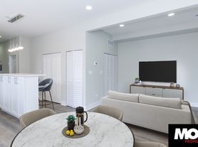 818 N Oakley Blvd, Chicago, IL