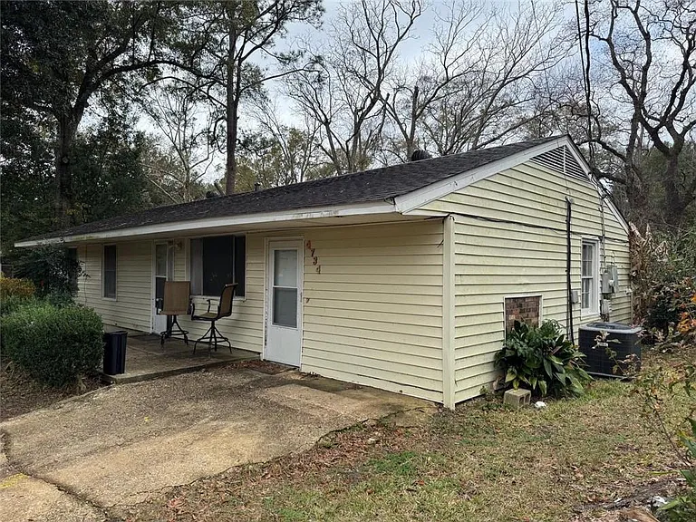 4734 Clarendon Dr — Photo 32