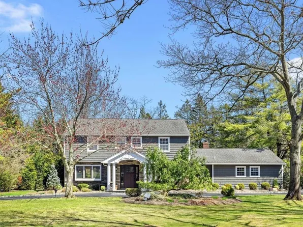 2 Rustic Gate Lane, Dix Hills, NY 11746