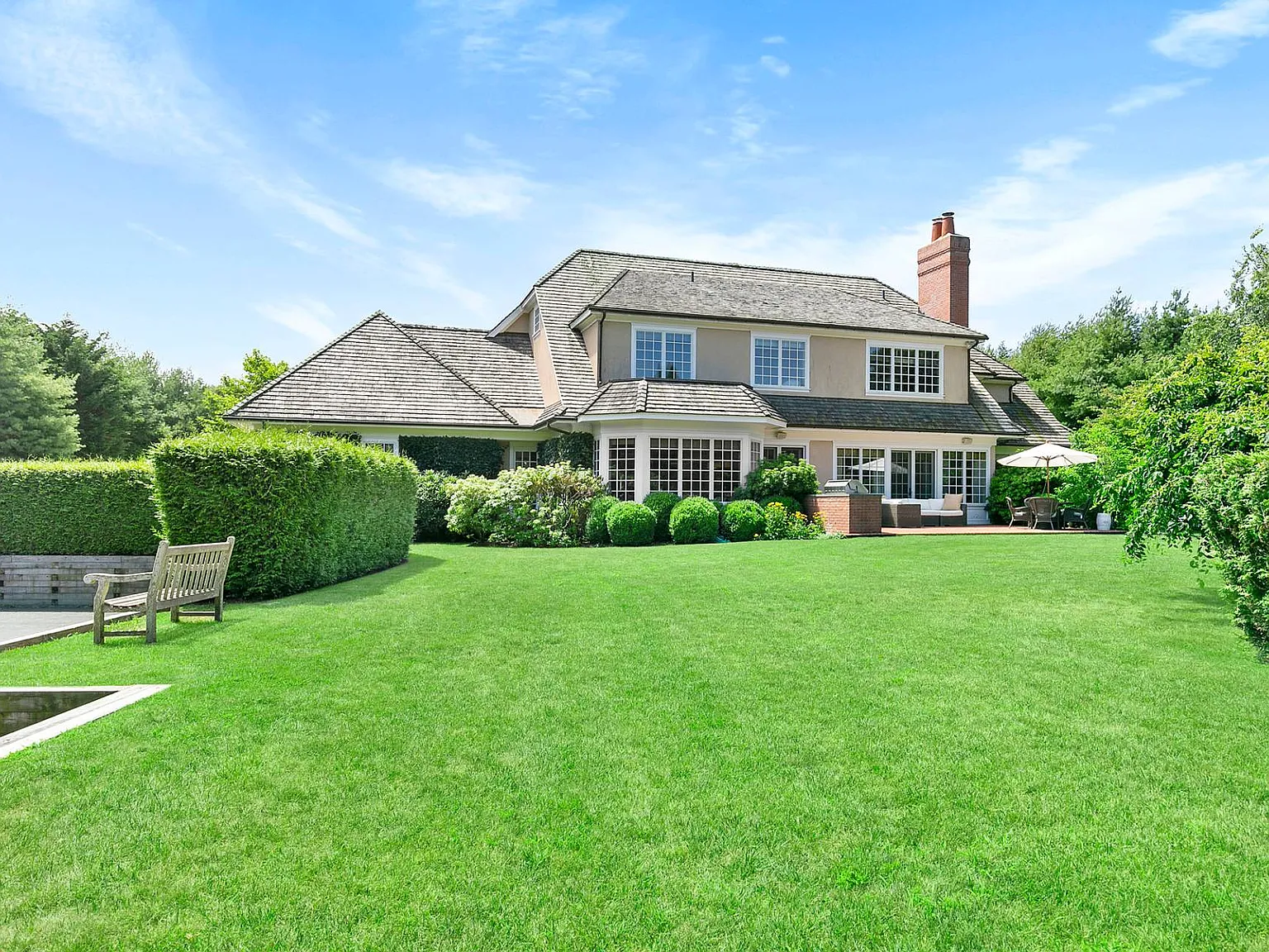 Welcome to 7 Cameron Way - A Private Southampton Estate — Photo 3