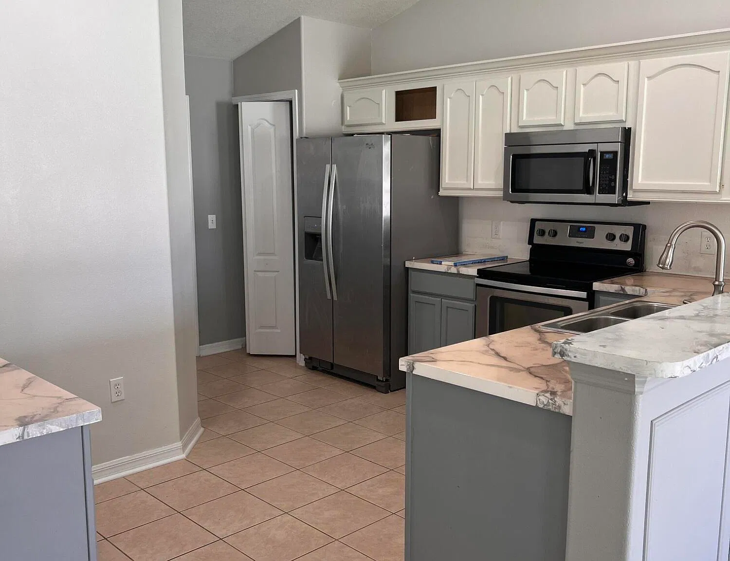 3 bed, 2.0 bath, 1700 sqft, $1,995 — Photo 2