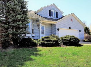 194 Garden Ct, Whitmore Lake, MI 48189