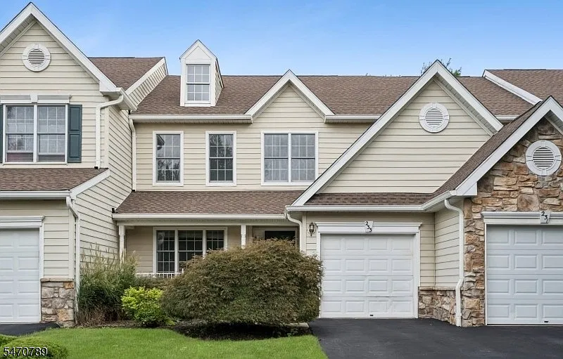 3 bed, 2.5 bath, $4,850 — Photo 1