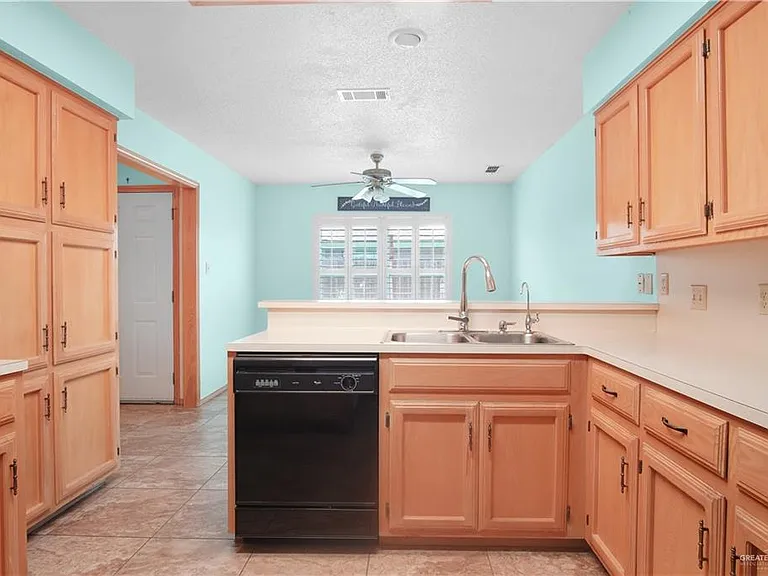 2309 Yarrow St — Photo 10