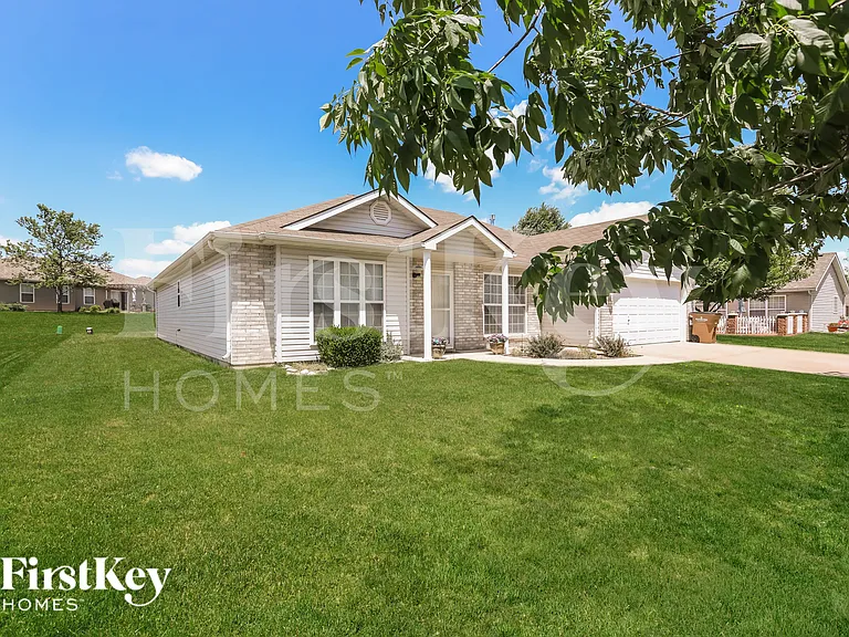 724 Bristol Dr — Photo 3