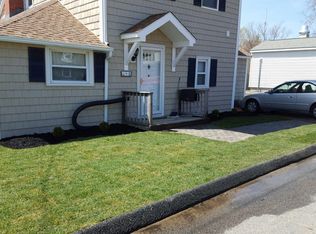 9 Juniper Ave, Warwick, RI 02886