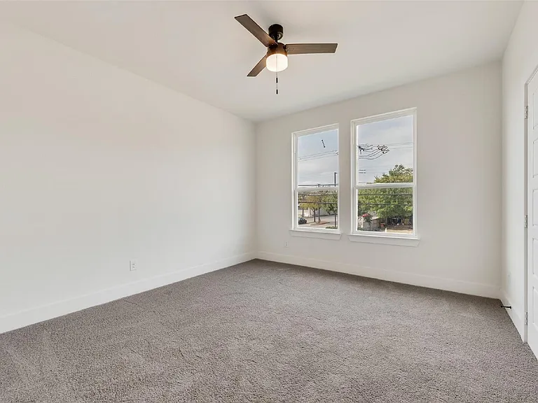 2330 Fairfax Dr — Photo 2