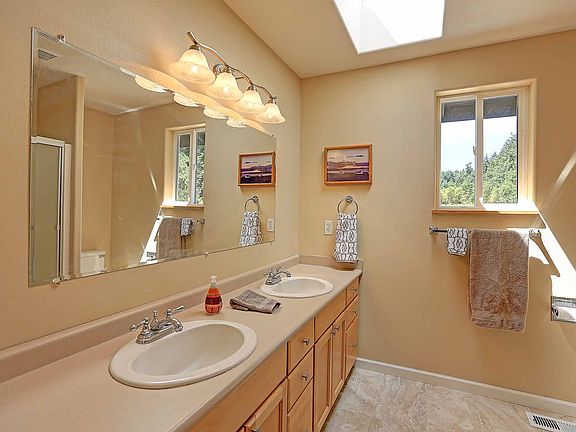 4th image of 1680 S East Camano Dr