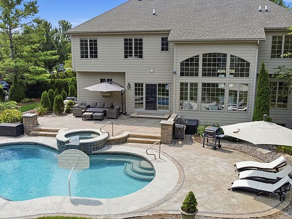 2nd image of 3818 Grand View Ct