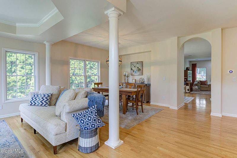 4th image of 4 Sawyer Place