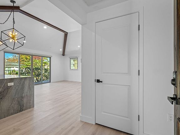 3rd image of 11474 Moorpark St #3