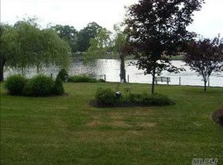 408 Spangle Dr, North Babylon, NY 11703