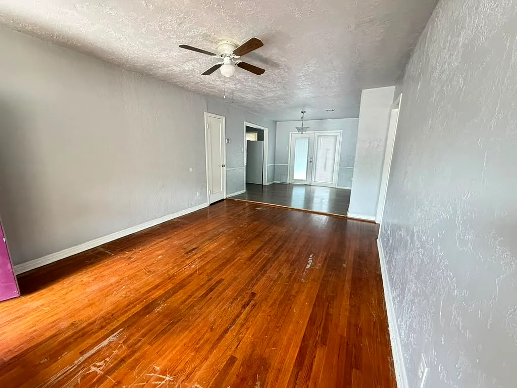 2 bed, 980 sqft, $900 — Photo 2