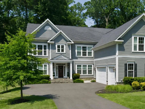 10718 Spruce St, Fairfax, VA 22030