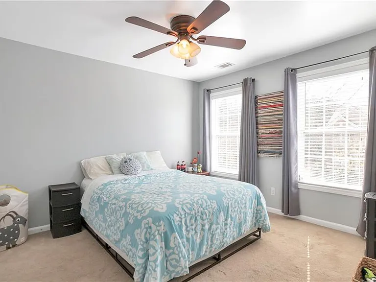1565 Hedington Cir — Photo 18