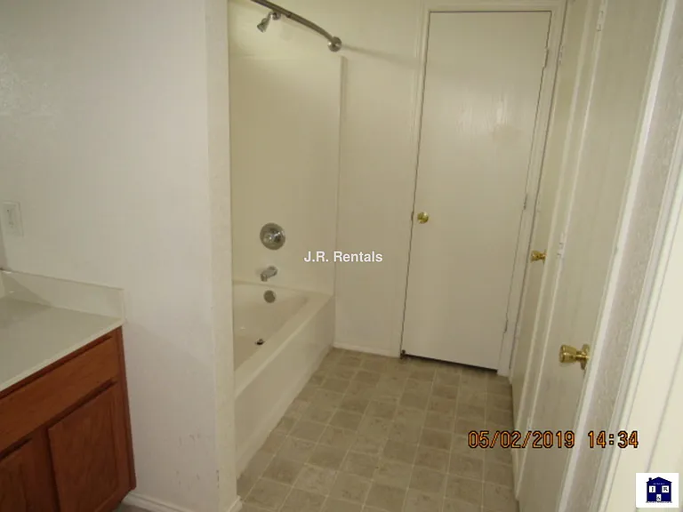 3909 Deputy Dr — Photo 42