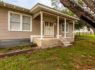 1005 Pecan St, Floresville, TX 78114