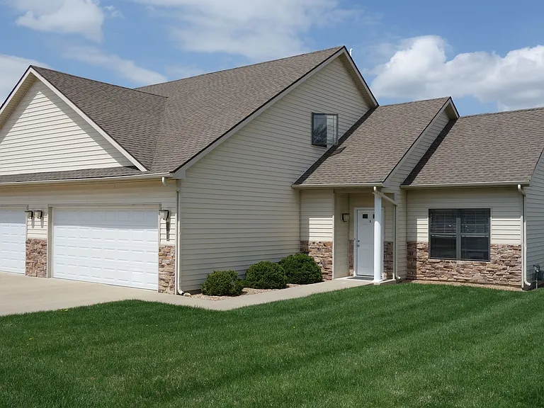Manor Homes — Photo 30