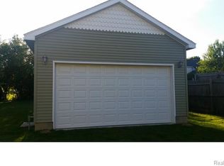 131 Guanonocque St, Auburn Hills, MI 48326