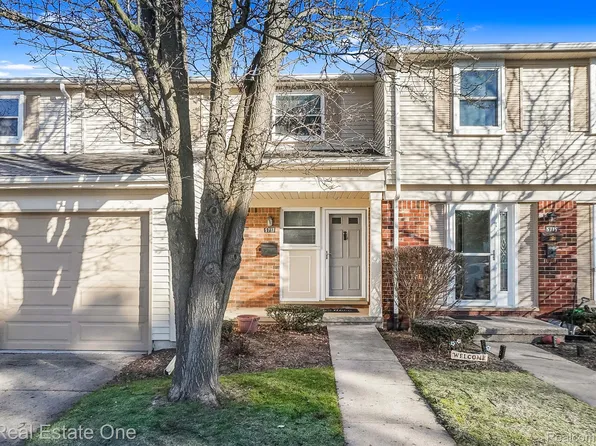 5717 Whitfield Dr, Troy, MI 48098