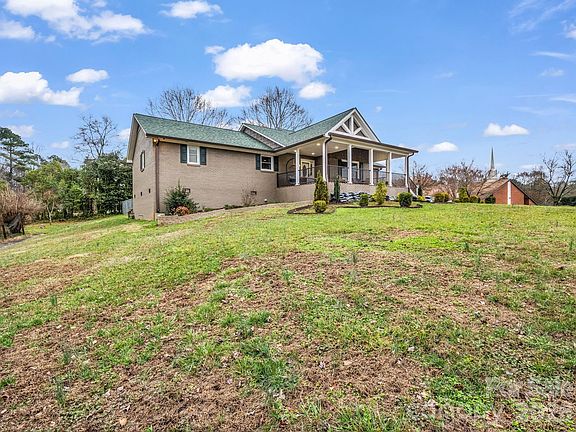 5th image of 353 Country Club Rd