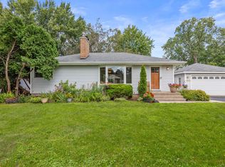 1423 Rambler Rd, Roseville, MN 55113