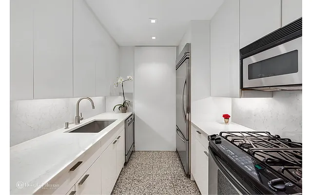 Rented by Douglas Elliman | media 2