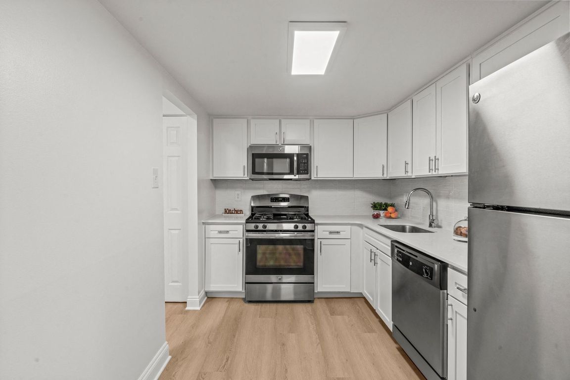 Chestnut Hill Village Apartments - 7715 Crittenden St Philadelphia