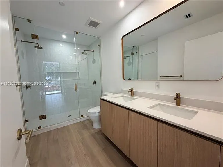 90 NE 32nd St #209 — Photo 6