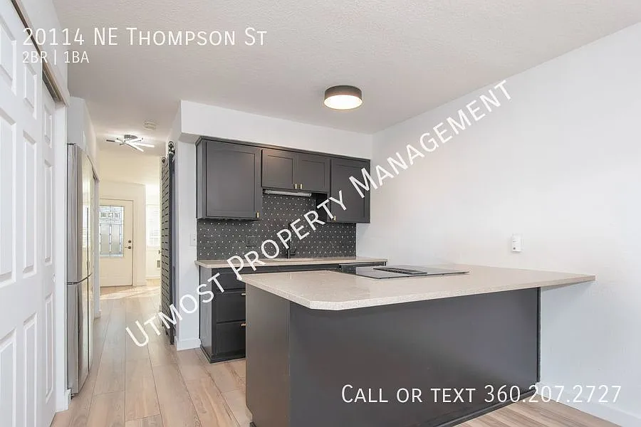 Cute 2bd Condo in Fairview — Photo 4