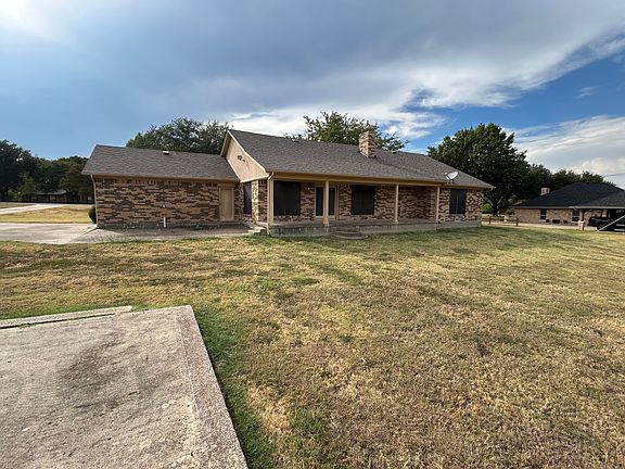 2nd image of 215 Windy Ln