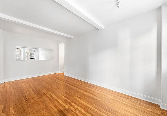 3rd image of 333 E 43rd St APT 517