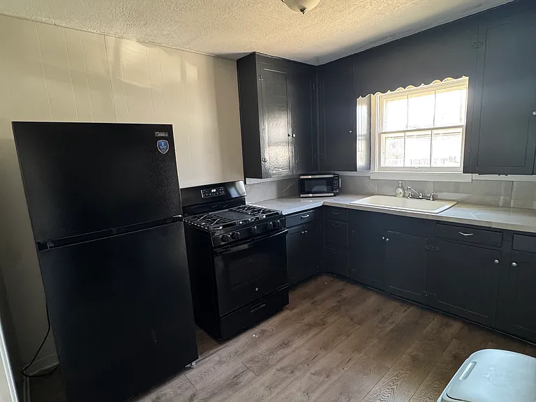 1401 Turner St — Photo 4