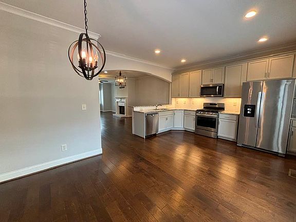 Different unit, same floor plan. Finishes/colors may vary.