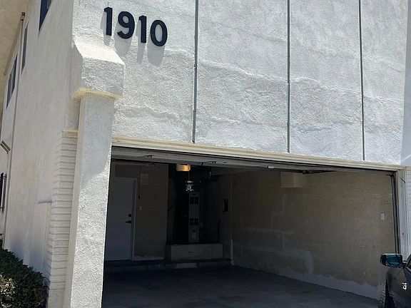2nd image of 1910 Corinth Ave #1