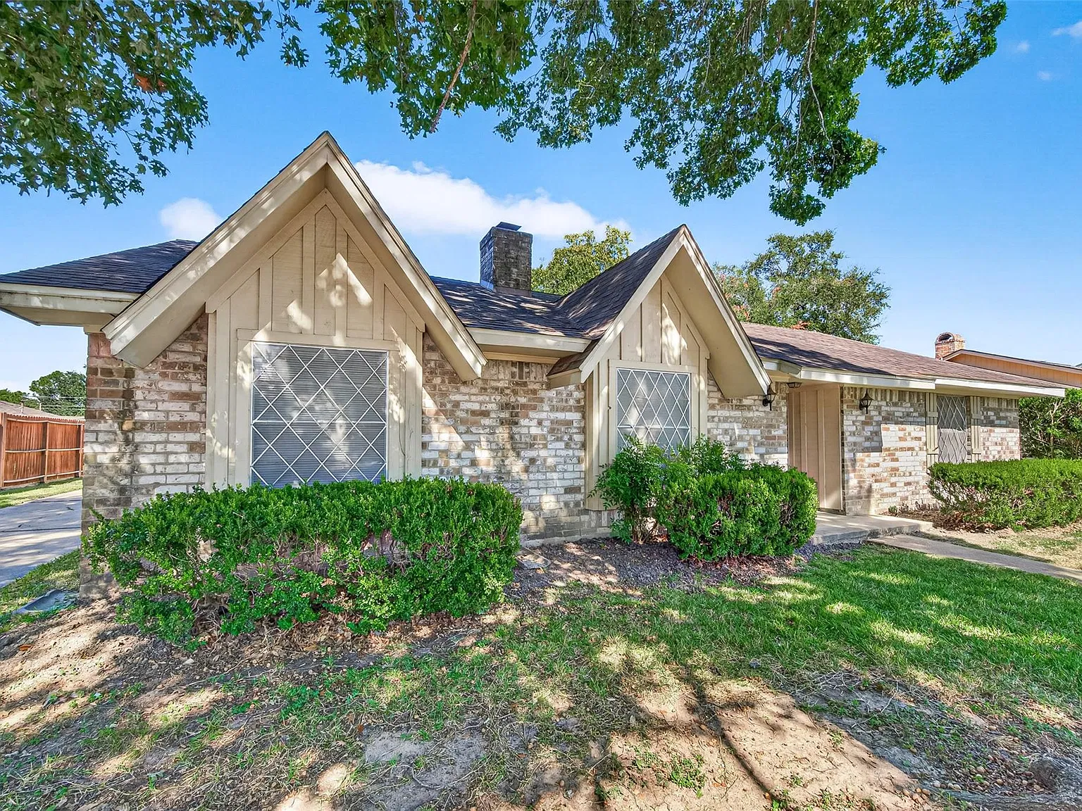 4 bed, 2.5 bath, 2135 sqft, $2,150 — Photo 2