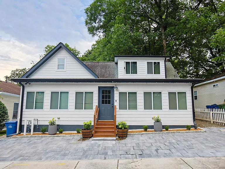 1170 Niles Ave NW — Photo 1