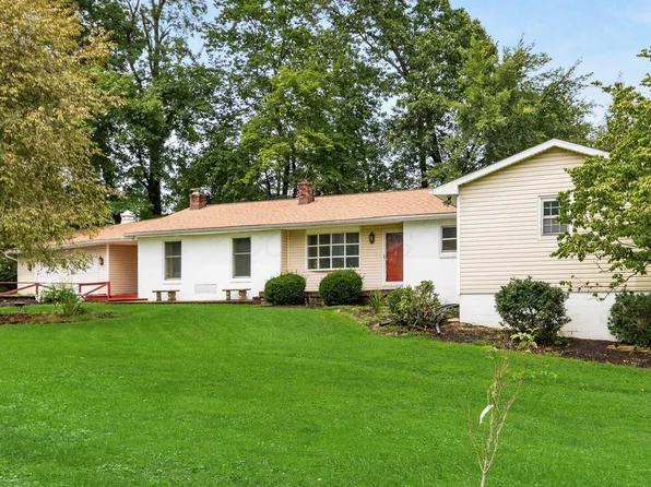 300 Eastlawn Cir, Zanesville, OH 43701
