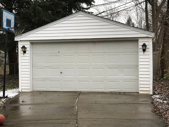 5th image of 1203 Cedar Hill Dr