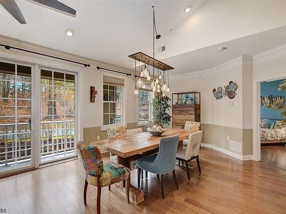 5th image of 379 Victoria Dr #379